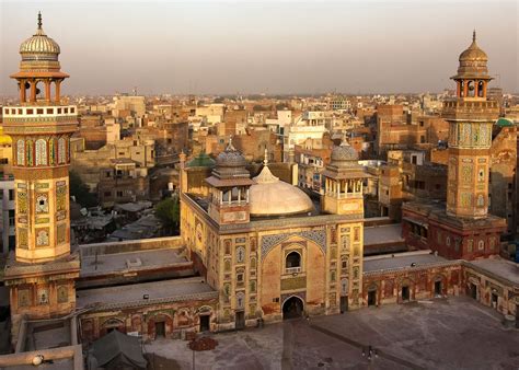 Ascensão de Lahore: Uma Jornada Musical Através da Cultura e da Crise Identitária do Paquistão Moderno